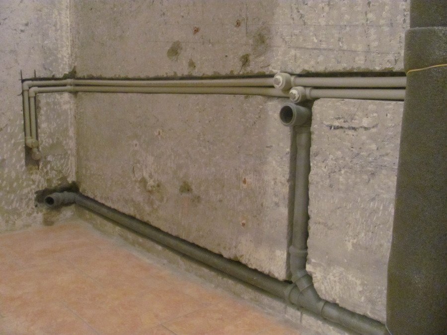 штробление стен под трубы канализации
